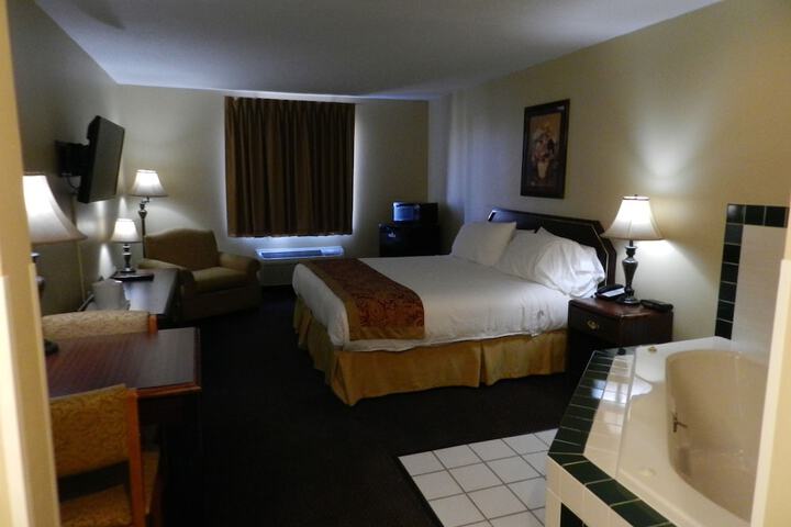 Studio King Size Bed (2 of 9)