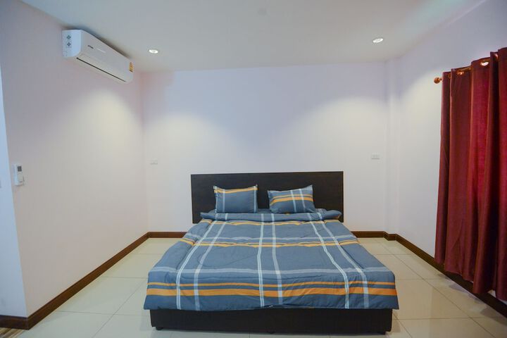 Room 2 of 27