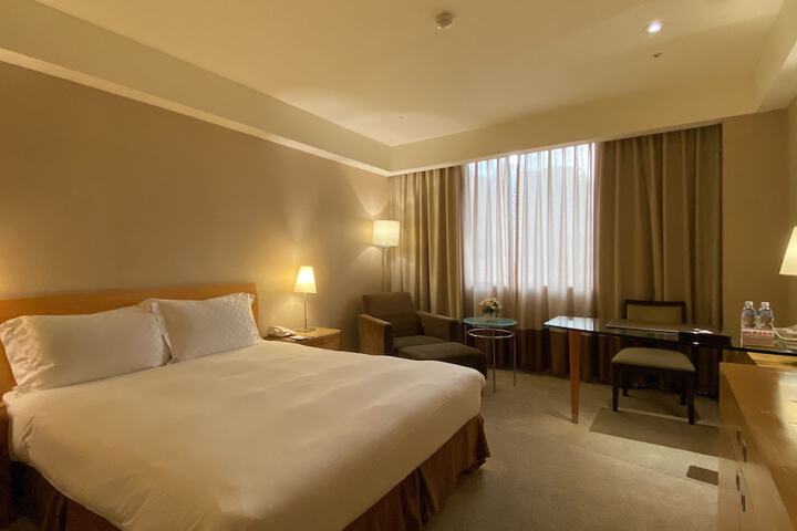 Room 10 of 76
