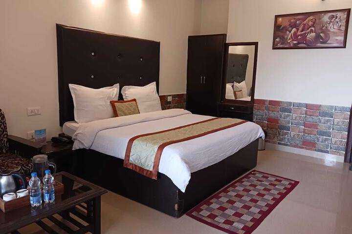 Room 15 of 50