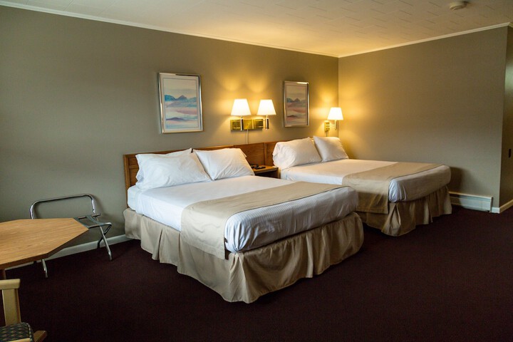 1 Queen Bed (5 of 16)
