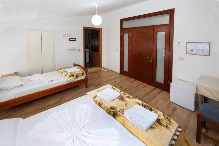 Room 54 of 122