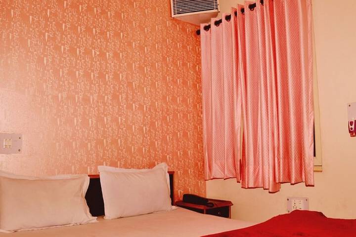 Room 9 of 15