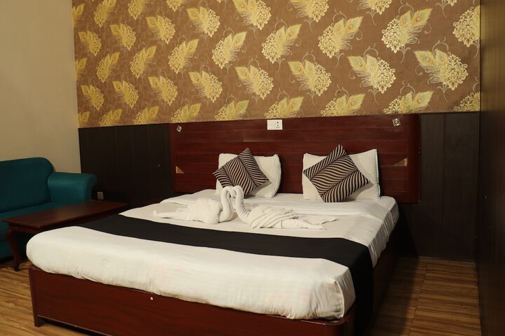 Room 8 of 16