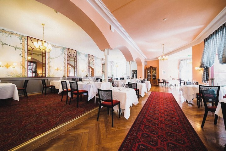 Dining 69 of 83
