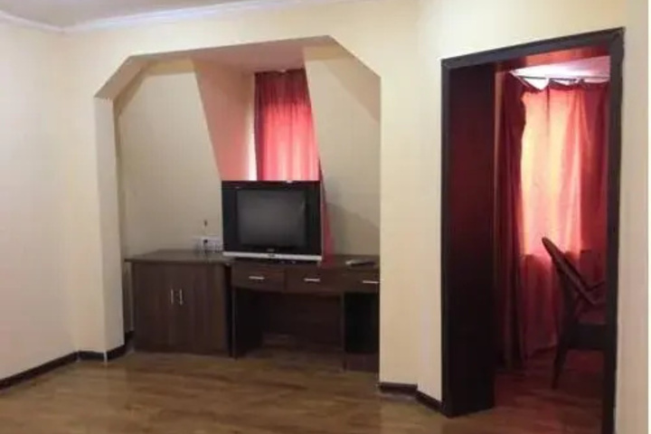 Room 4 of 13