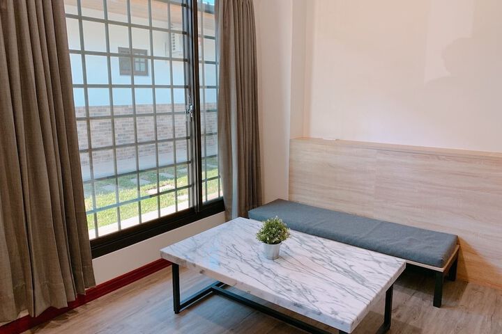 Room 8 of 37
