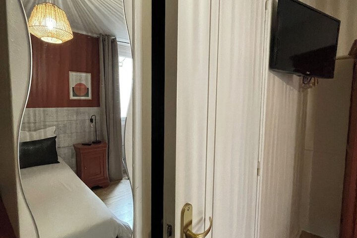 Room 14 of 40