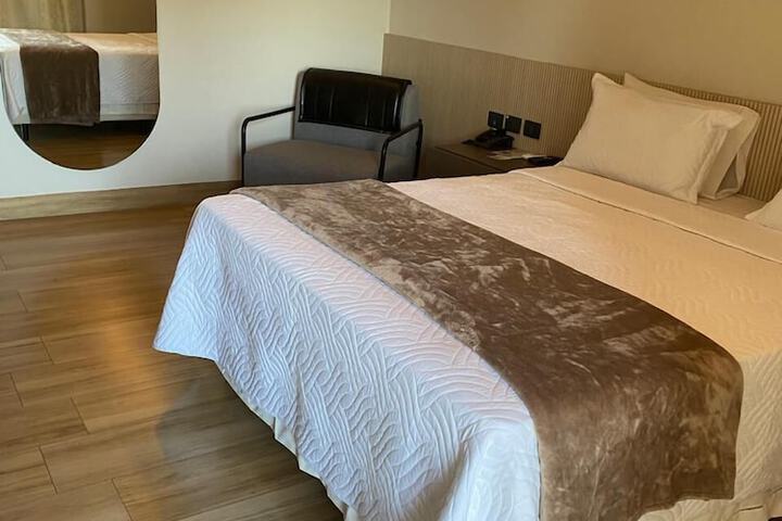 Room 13 of 69