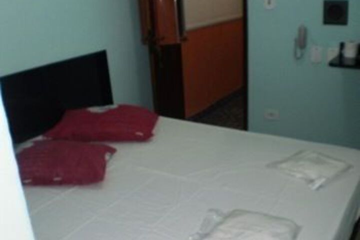 Room 4 of 15