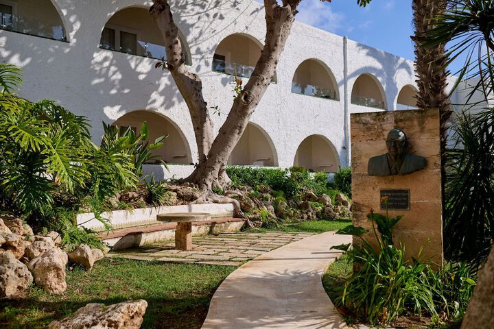 Hotel Exterior 104 of 116