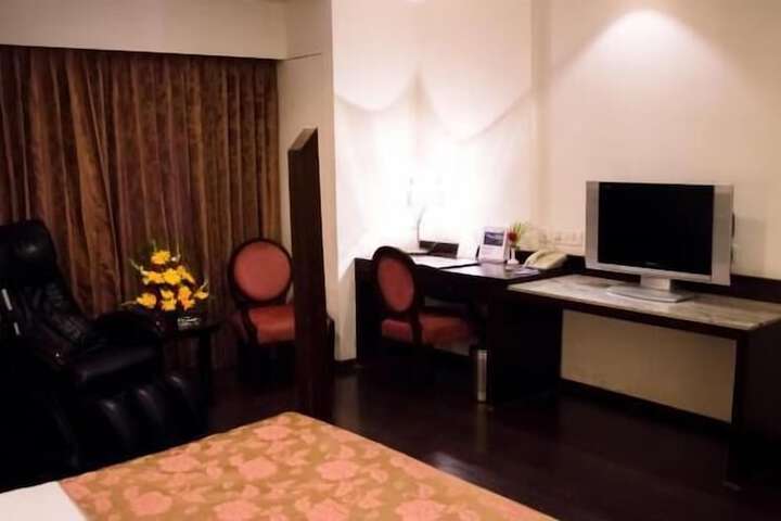 Room 12 of 32