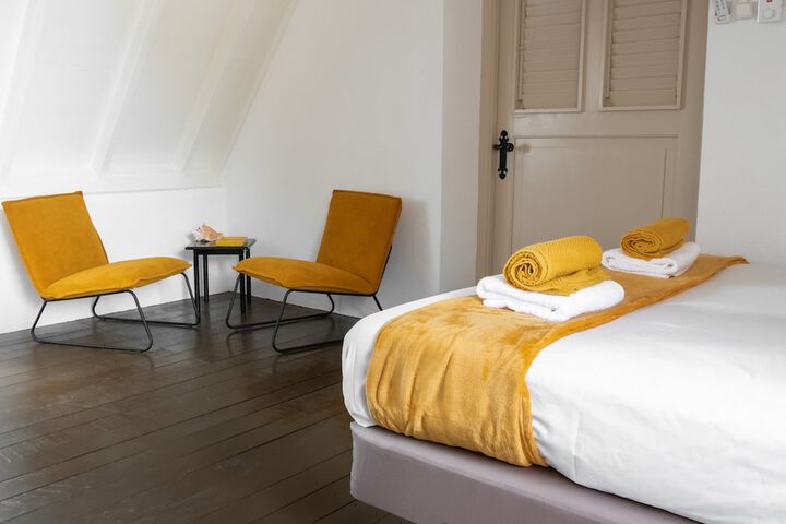 Room 3 of 40
