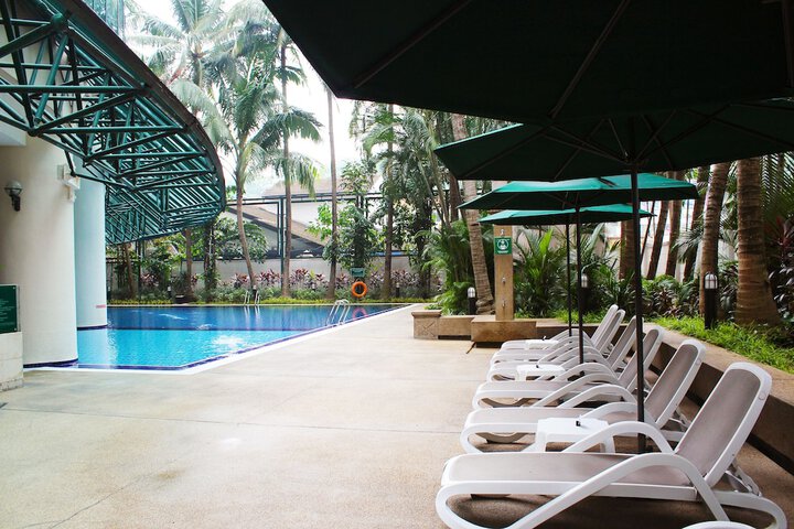 Pools & Facilities