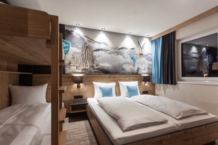 Room 6 of 35
