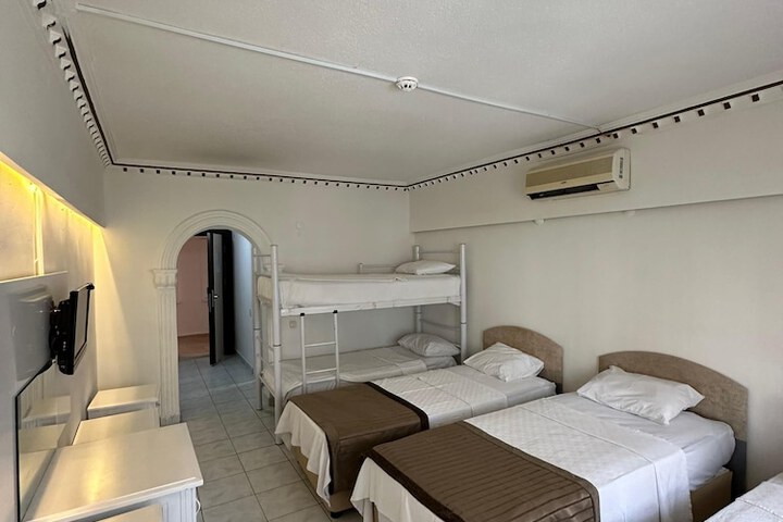 Room 22 of 46