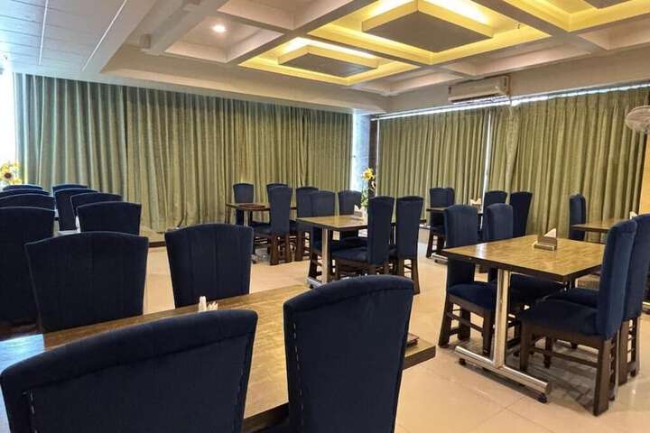 Ballroom/Hall 19 of 21