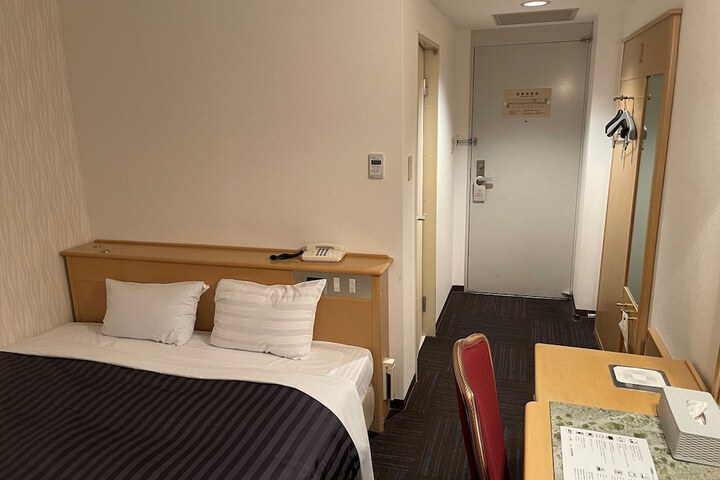 Room 4 of 19