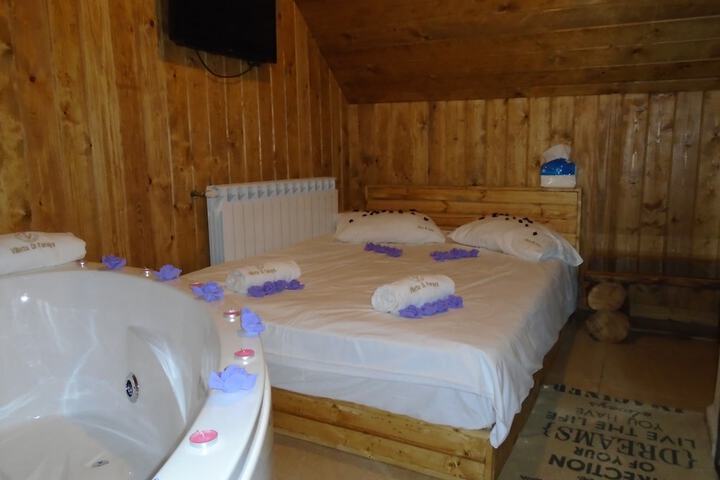 Room 5 of 120