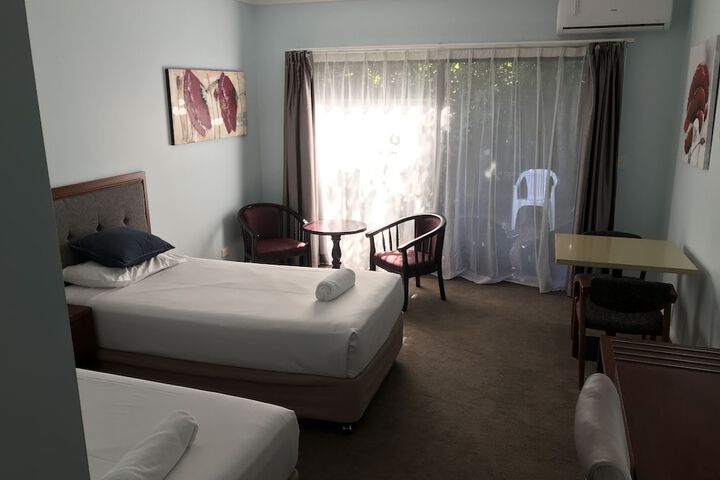Room 6 of 44