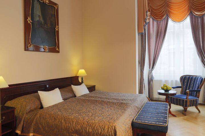 Room 2 of 38