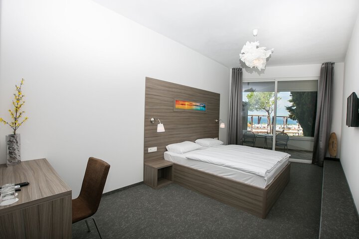 Room 9 of 79
