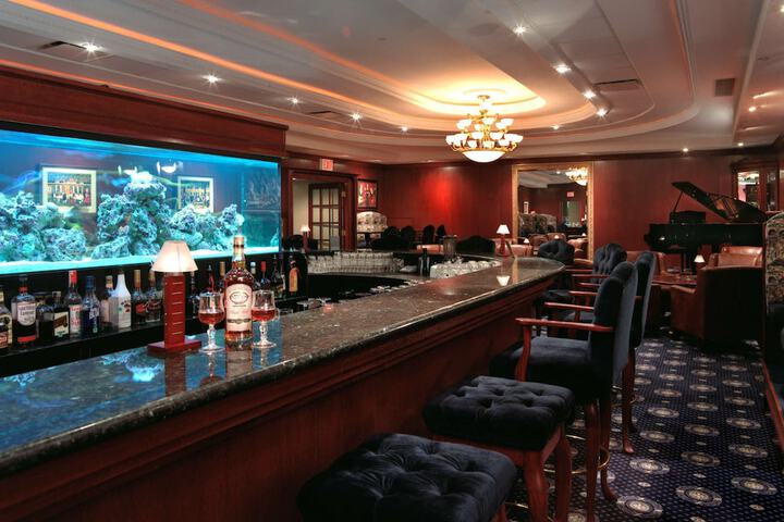 Lounge 52 of 62