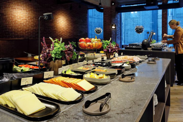 Dining 77 of 90