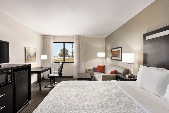 Room 16 of 40
