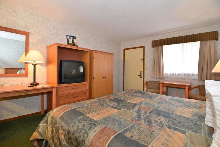 Room 11 of 36