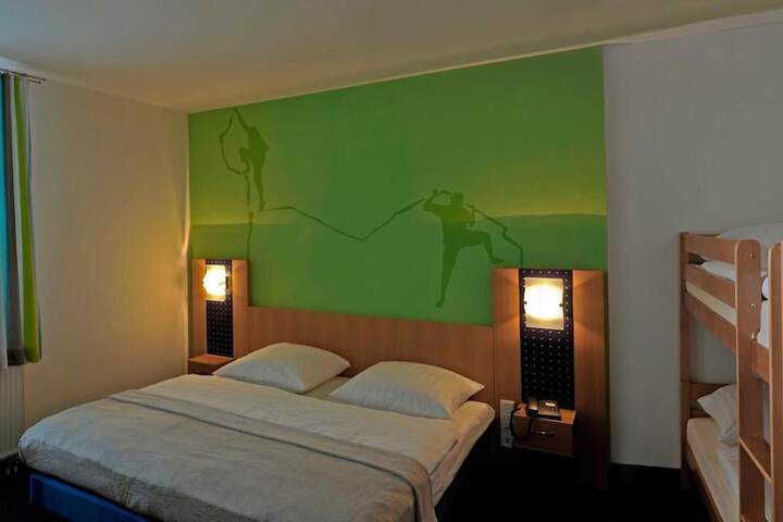 Room 15 of 44