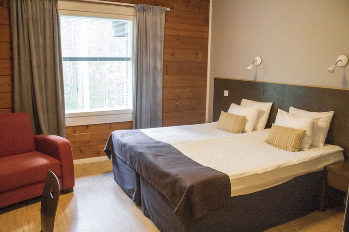 Room 6 of 12