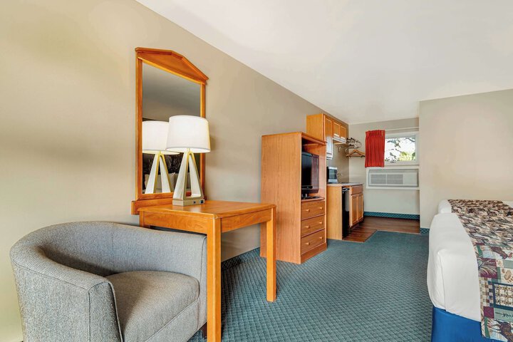 2 Queen Beds (13 of 21)