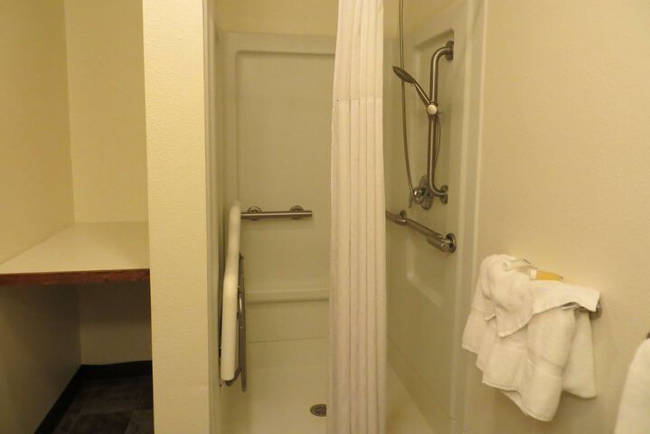 Room 28 of 60