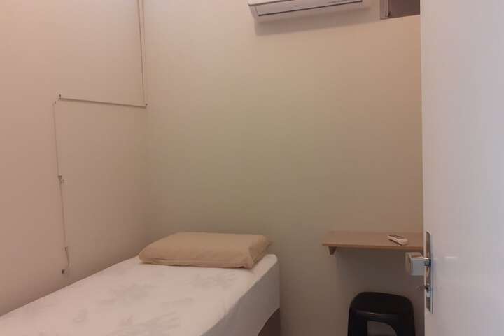 Room 4 of 32