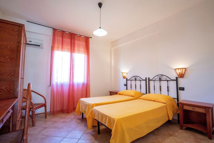Room 15 of 62