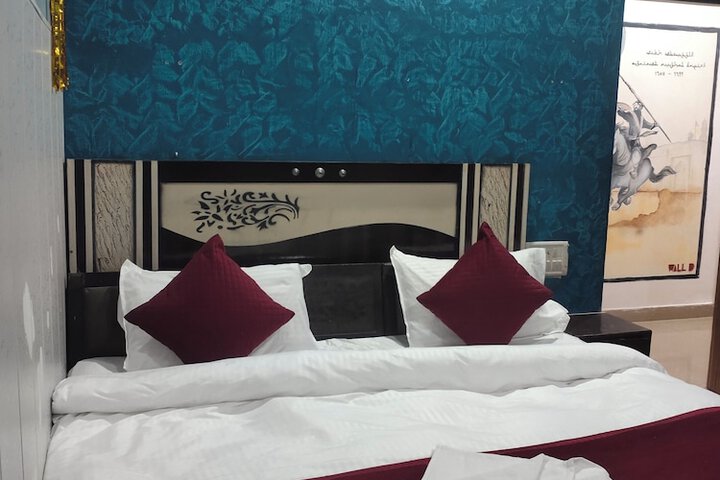 Room 12 of 30