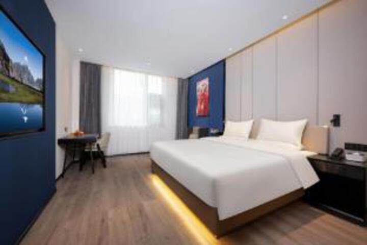 Room 9 of 11
