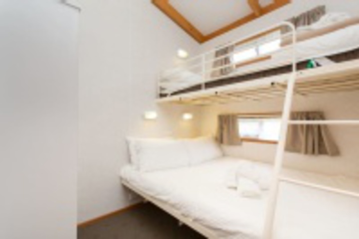 Room 270 of 876
