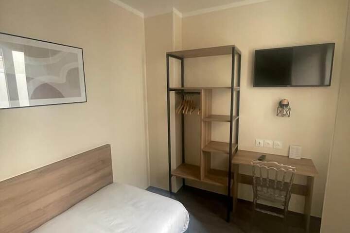 Room 6 of 26
