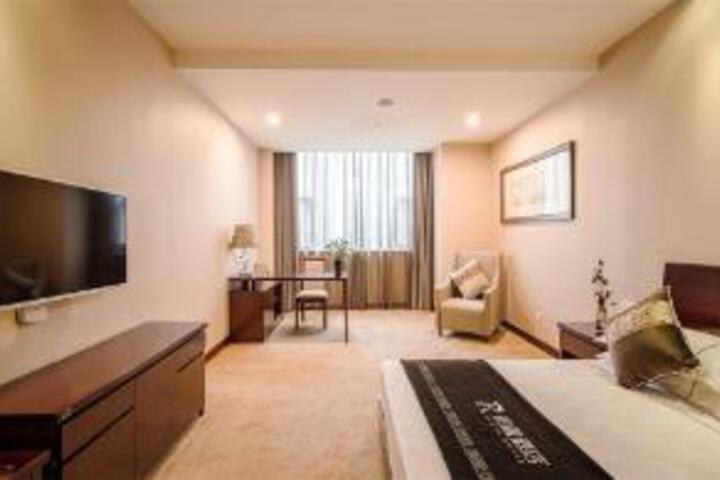 Room 7 of 8