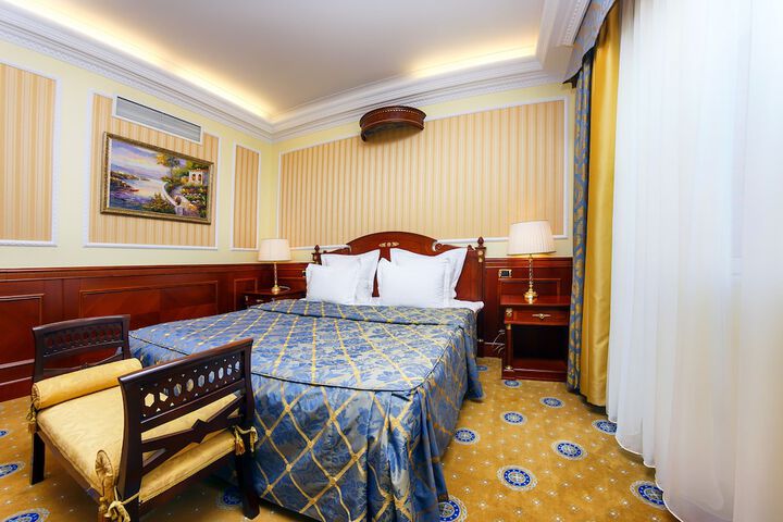 Room 12 of 65