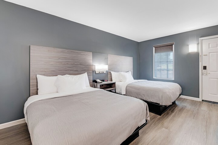 2 Double Beds (1 of 11)