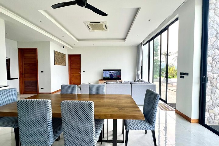 Room 9 of 19