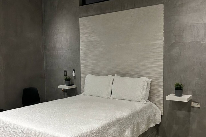 Room 14 of 85