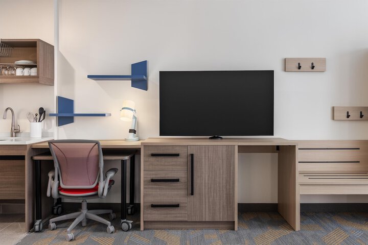 Room 9 of 43