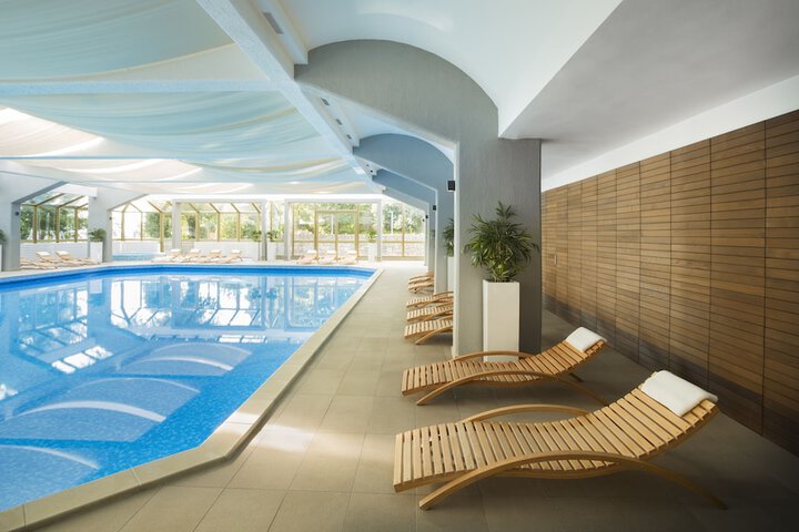 Hotel with Pool