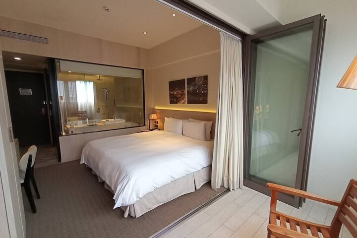 Room 20 of 33