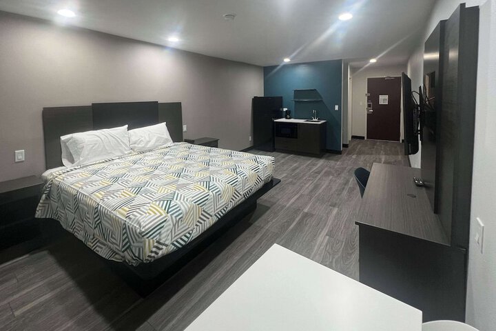 1 King Bed Kitchen (6 of 10)