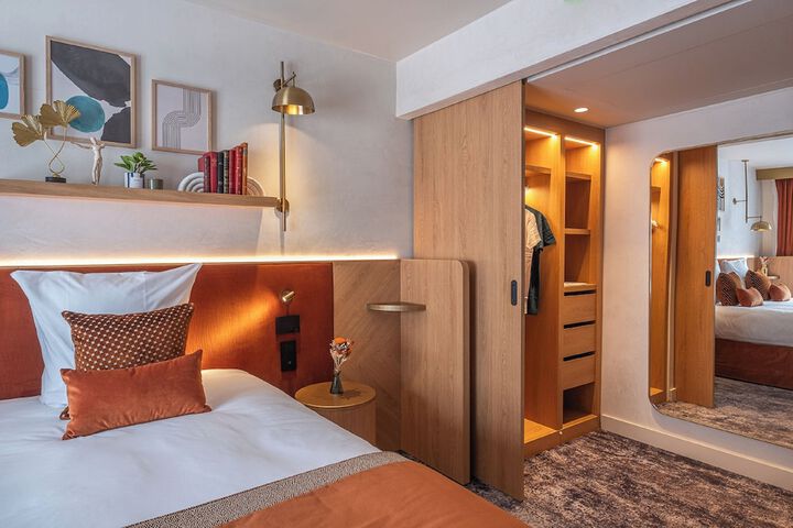 Room 42 of 205